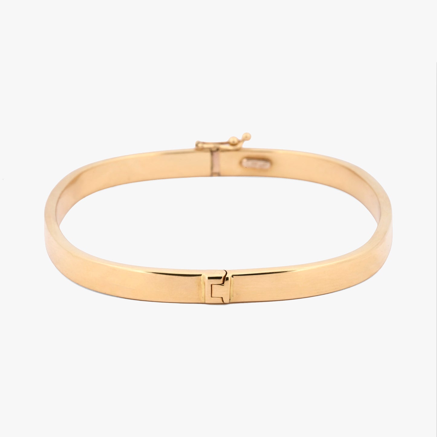Comprar pulsera esclava oro amarillo 18K ovalada. Joya minimalista y resistente que aporta un estilo limpio y sofisticado. Pieza certificada y envío gratis